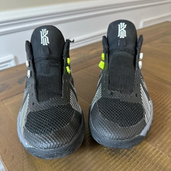 Nike size 5 Kyrie Flytrap V 5 Black White Cool Grey Volt Youth Kids Boys size 5 - Picture 12 of 12